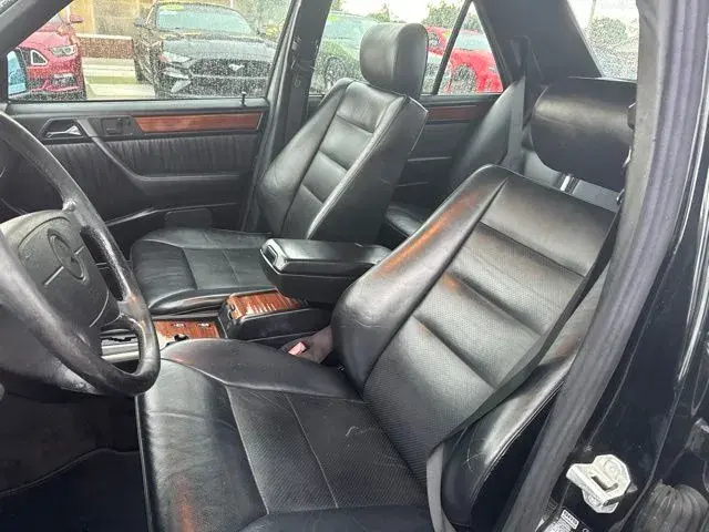 1994 Mercedes-Benz E-Class undefined photo 4