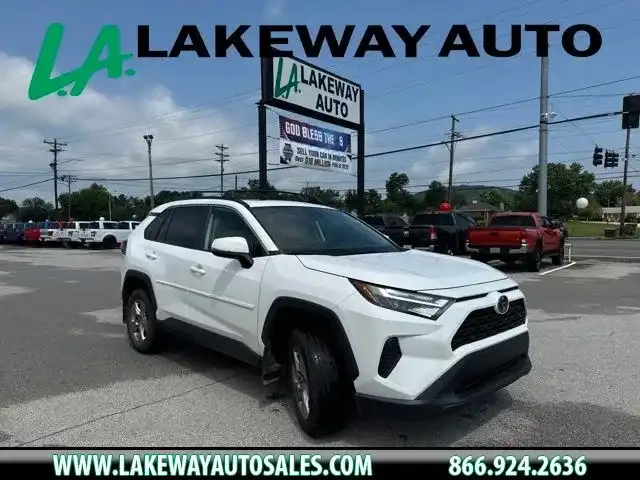 2022 Toyota RAV4 XLE AWD's photo