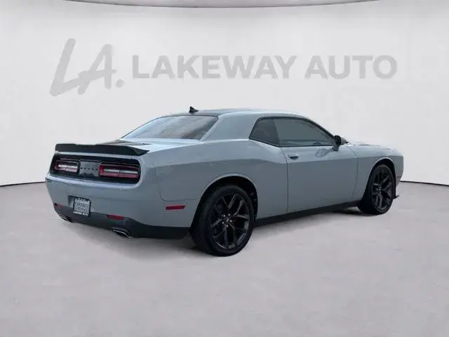 2021 Dodge Challenger SXT Auto photo 3