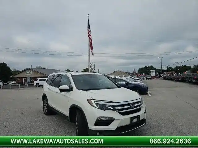 2017 Honda Pilot 4WD Touring's photo