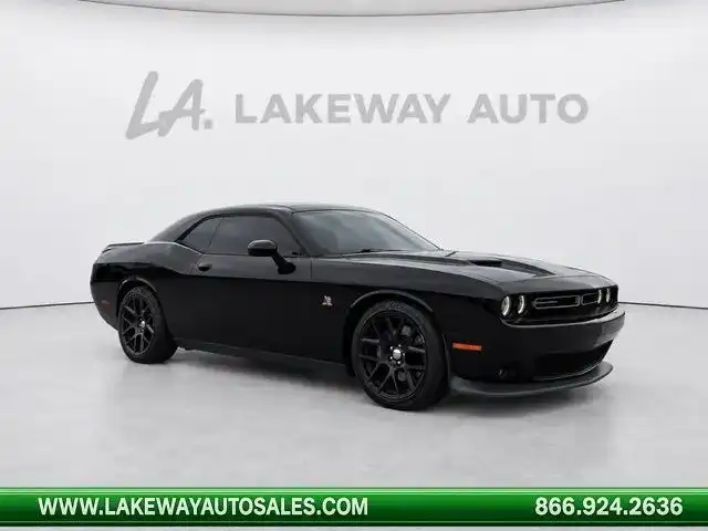 2016 Dodge Challenger Scat Pack's photo