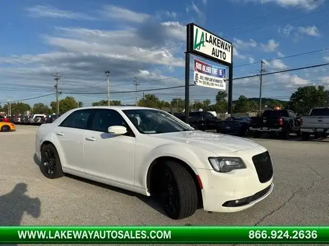 2022 Chrysler 300 S's photo