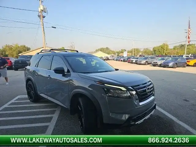 2023 Nissan Pathfinder SL 4WD's photo
