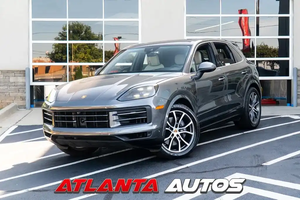 2024 Porsche Cayenne Base's photo