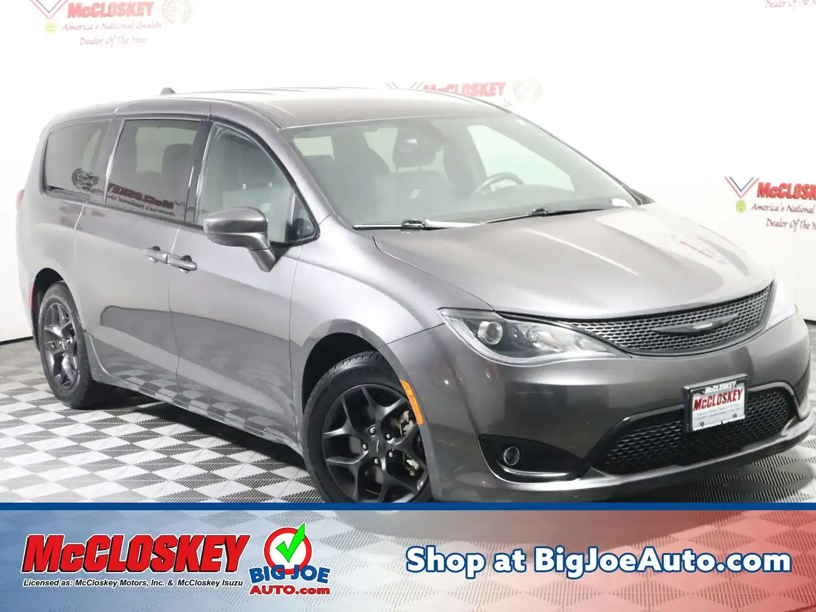 2018 Chrysler Pacifica Touring Plus's photo