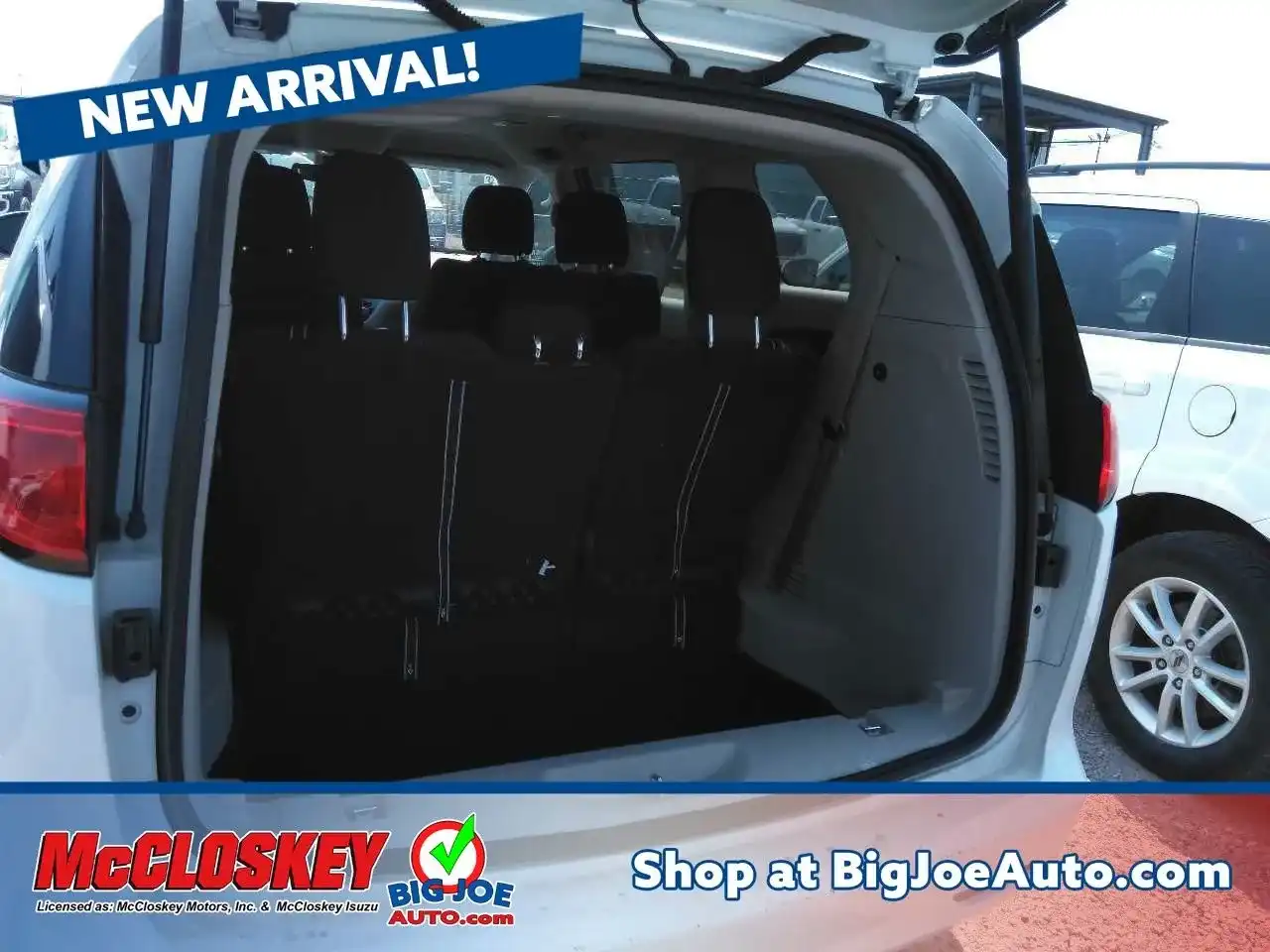 2022 Chrysler Voyager LX's photo