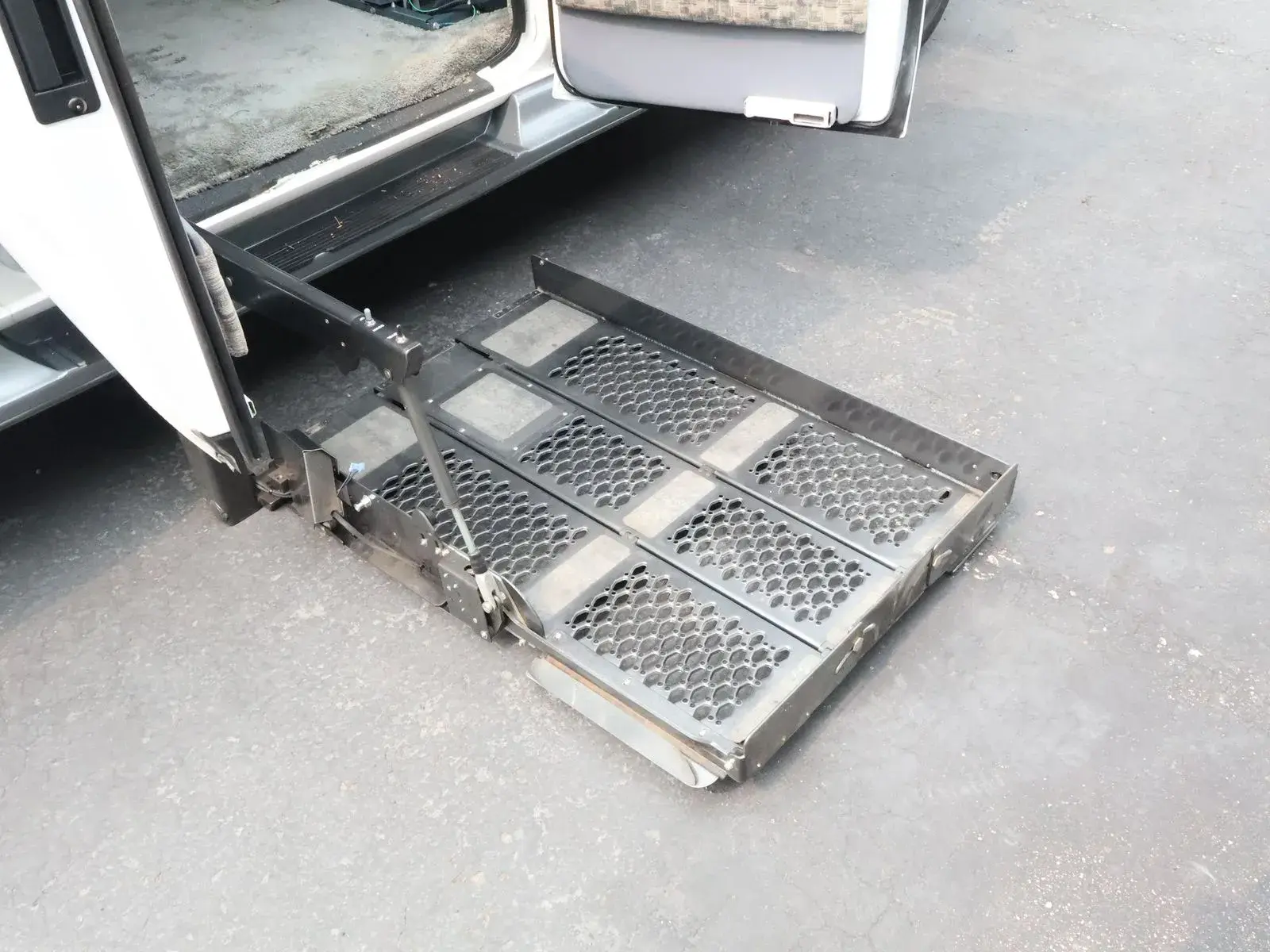 2000 Ford E-Series undefined photo 3