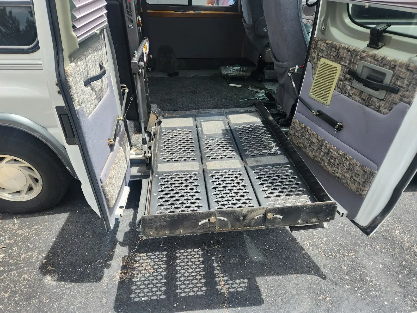 2000 Ford E-Series undefined photo 3