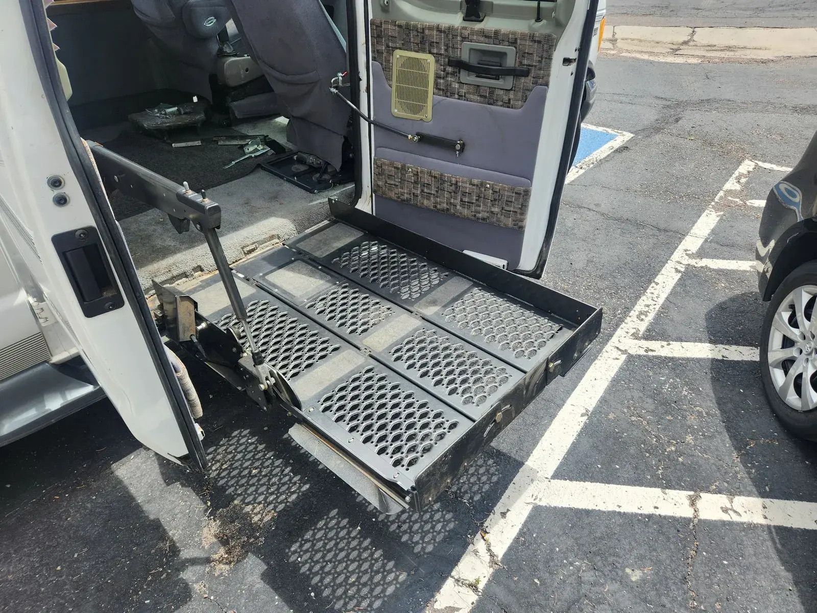 2000 Ford E-Series undefined photo 5