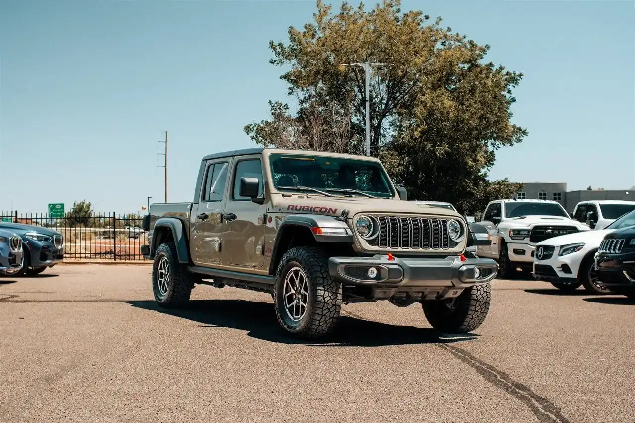 2025 Jeep Gladiator Rubicon Auto's photo