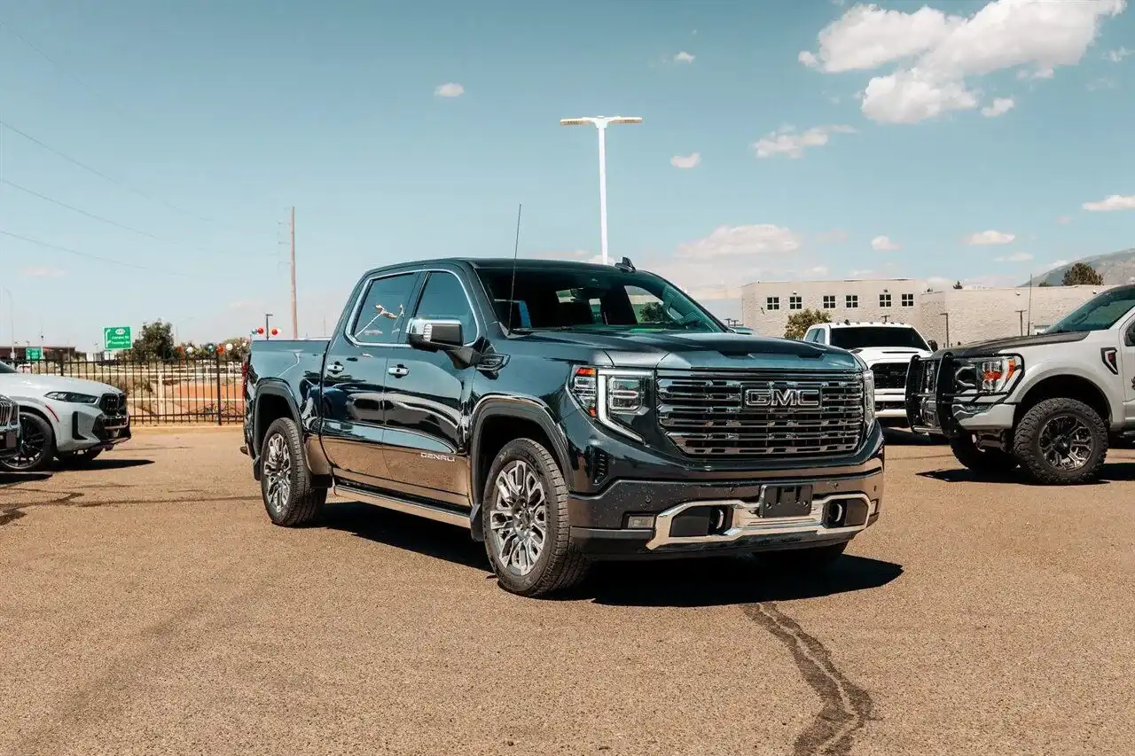 2023 GMC Sierra 4WD Crew Cab Short Box Denali Ultimate's photo