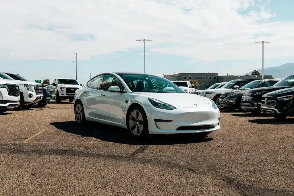 2023 Tesla Model 3 Base's photo