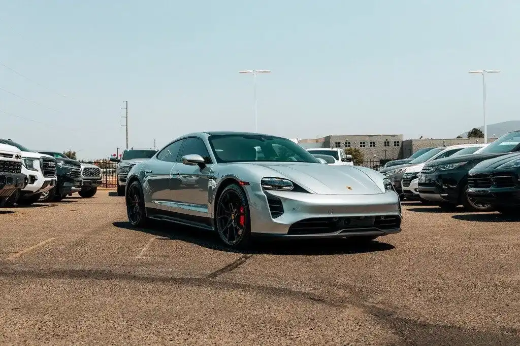 2022 Porsche Taycan GTS's photo