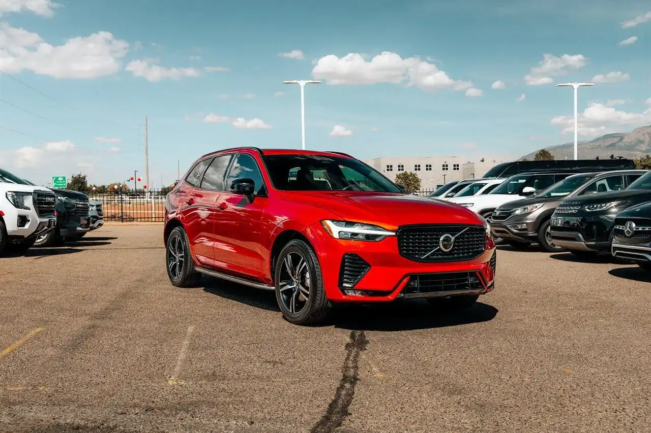 2022 Volvo XC60 B5 R-Design AWD's photo