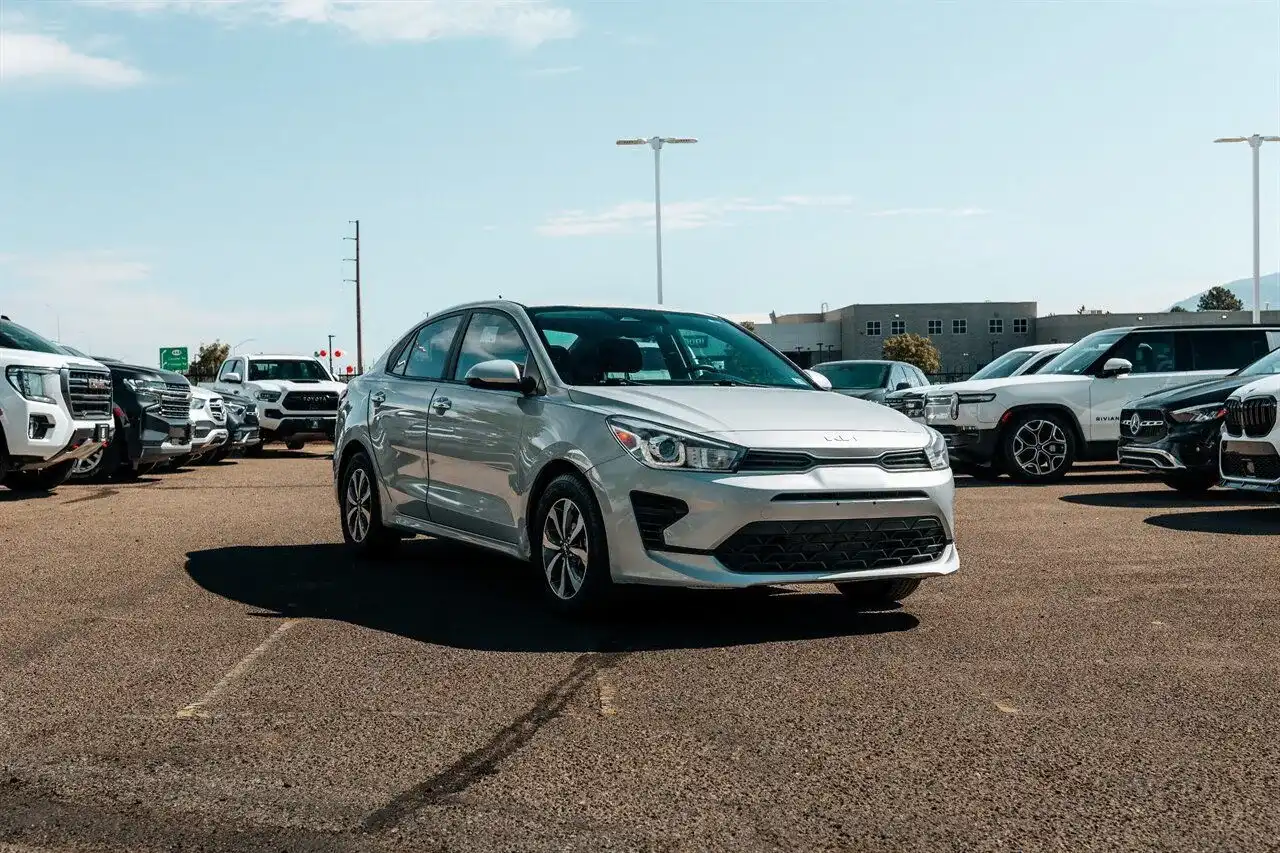 2023 Kia Rio S iVT's photo