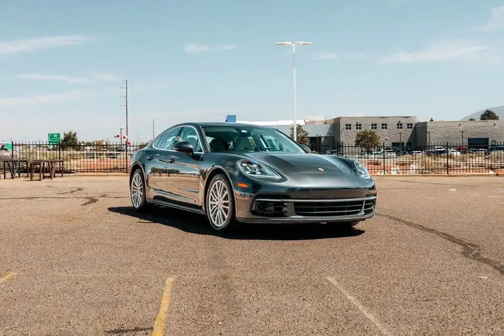2017 Porsche Panamera 4S's photo
