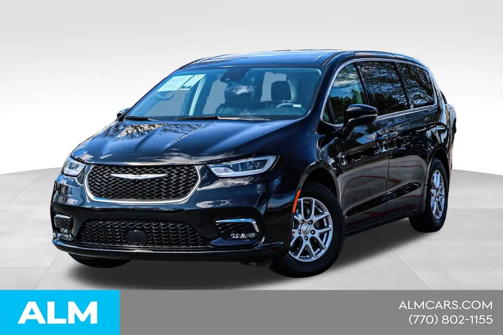 2024 Chrysler Pacifica Touring L's photo