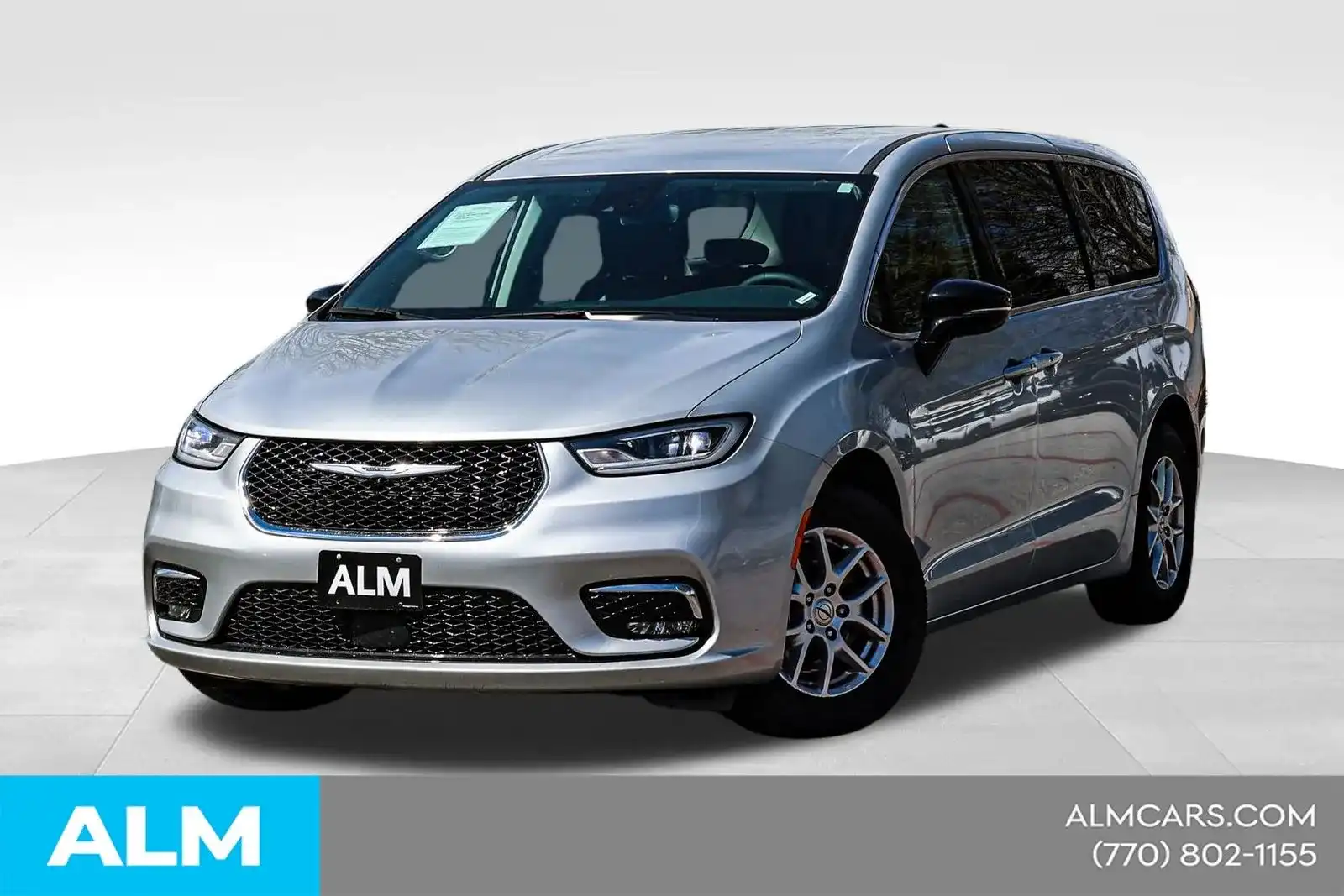 2024 Chrysler Pacifica Touring L's photo
