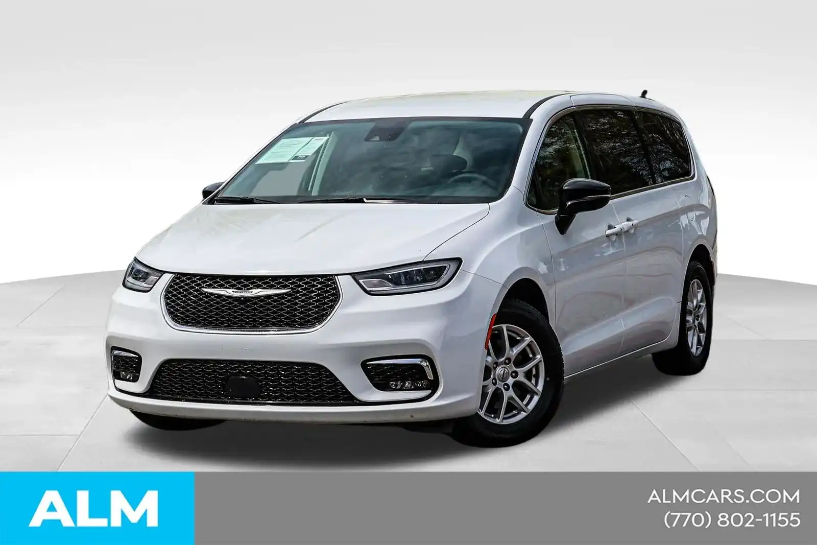 2024 Chrysler Pacifica Touring L's photo