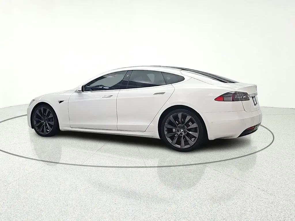 2021 Tesla Model S Long Range Plus photo 5