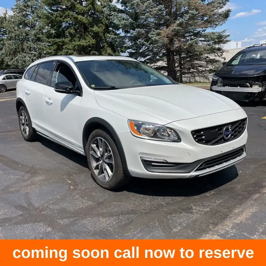 2018 Volvo V60 T5 AWD Cross Country's photo