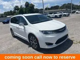 2018 Chrysler Pacifica Limited photo 1