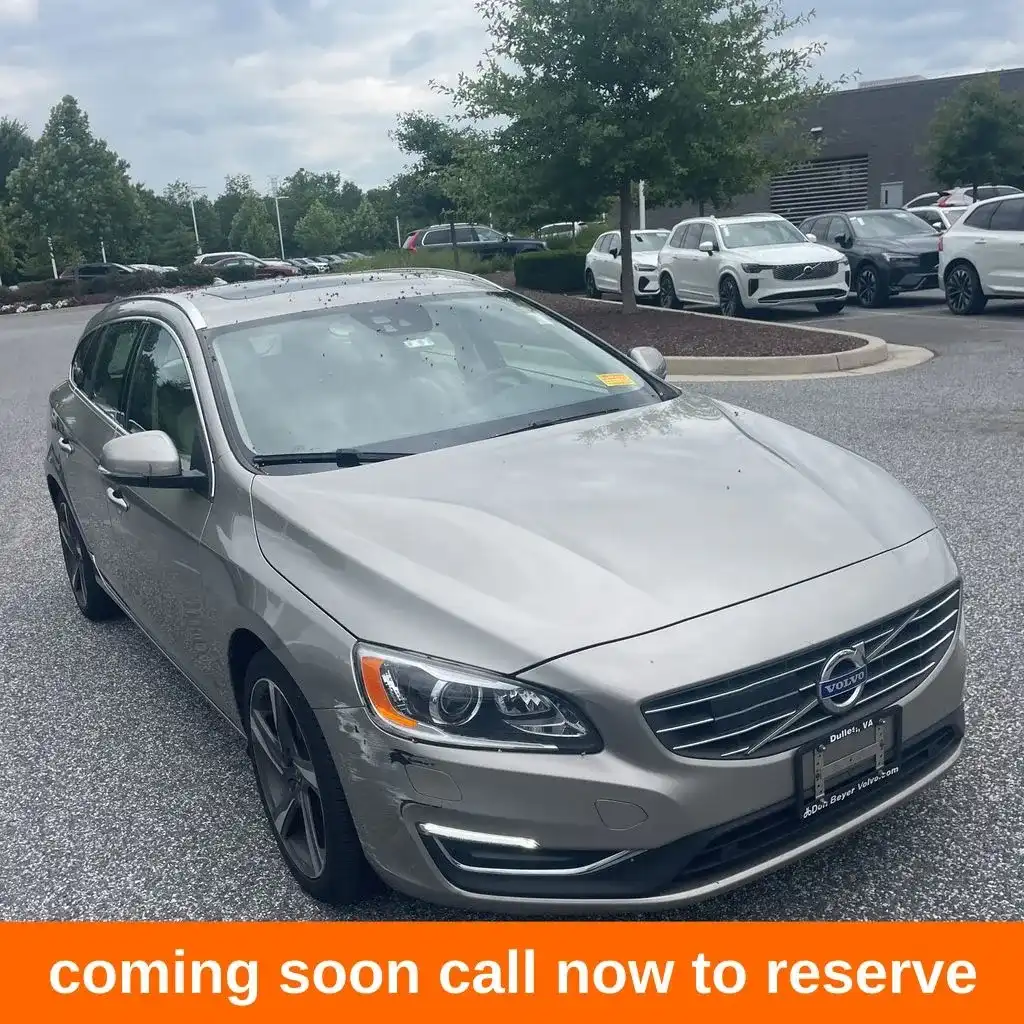 2016 Volvo V60 T5 Drive-E FWD Platinum's photo