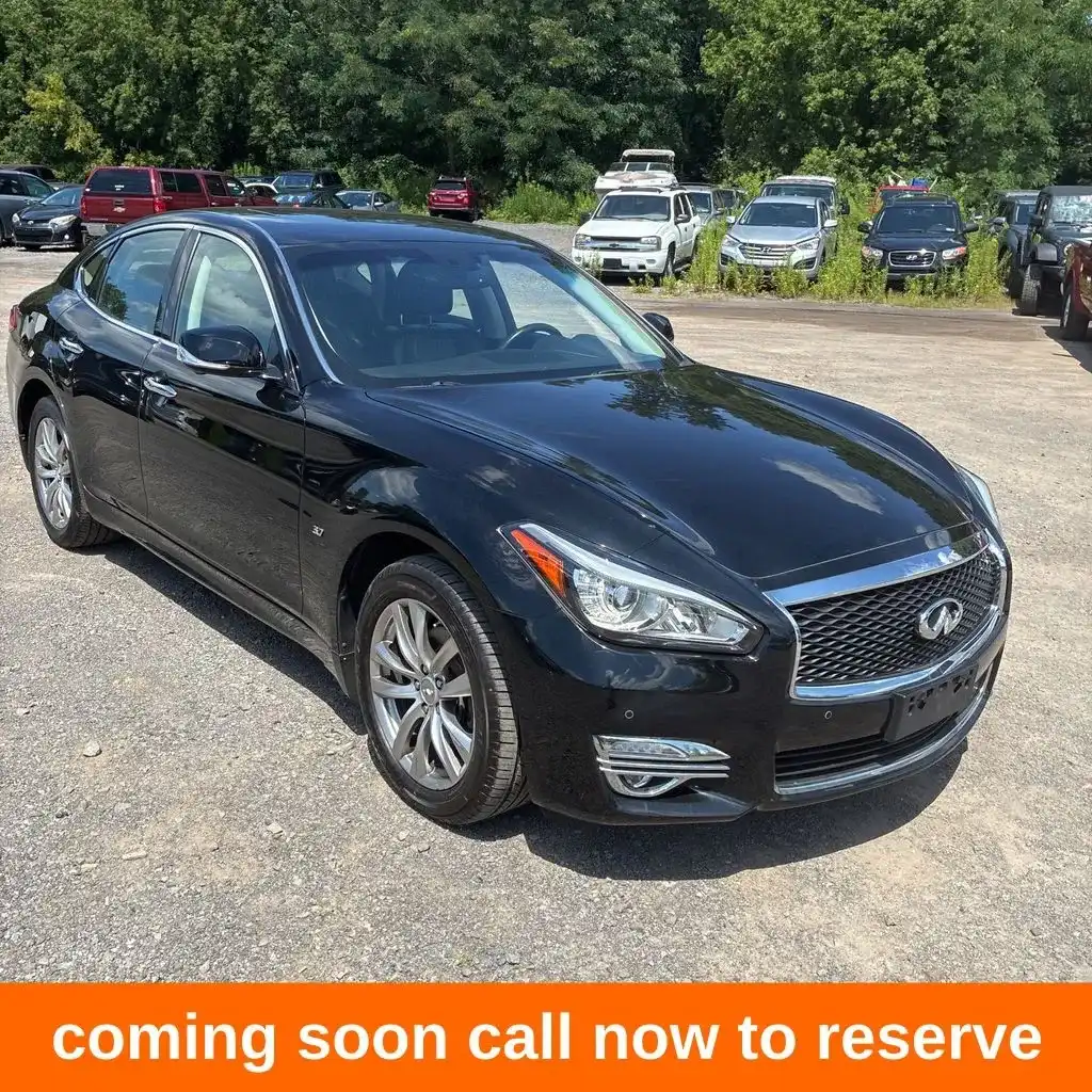 2018 INFINITI Q70 3.7 LUXE AWD's photo