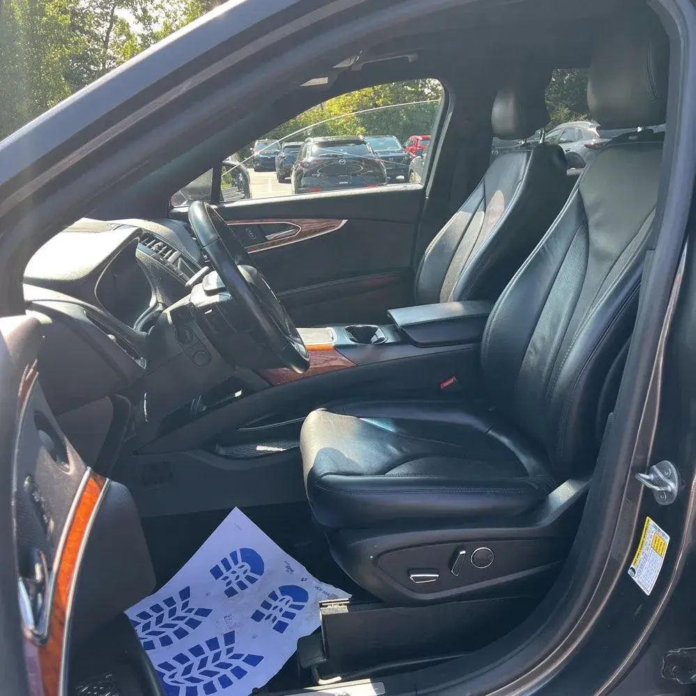 2019 Lincoln Nautilus Reserve AWD photo 3