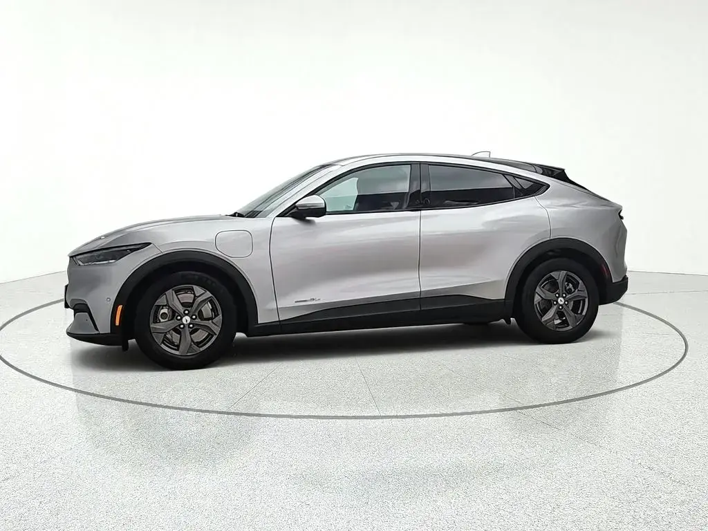 2021 Ford Mustang-Mach-e Select photo 3