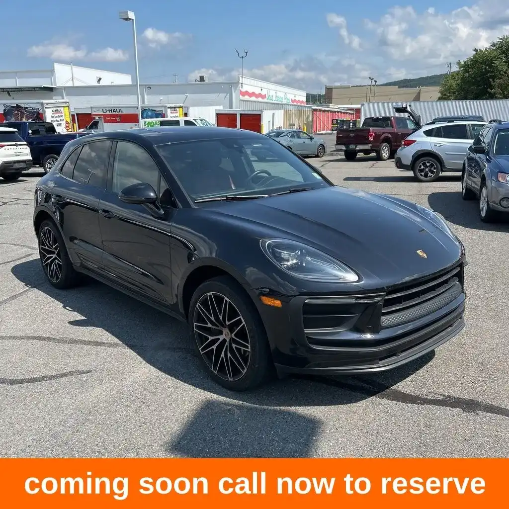 2022 Porsche Macan Base's photo