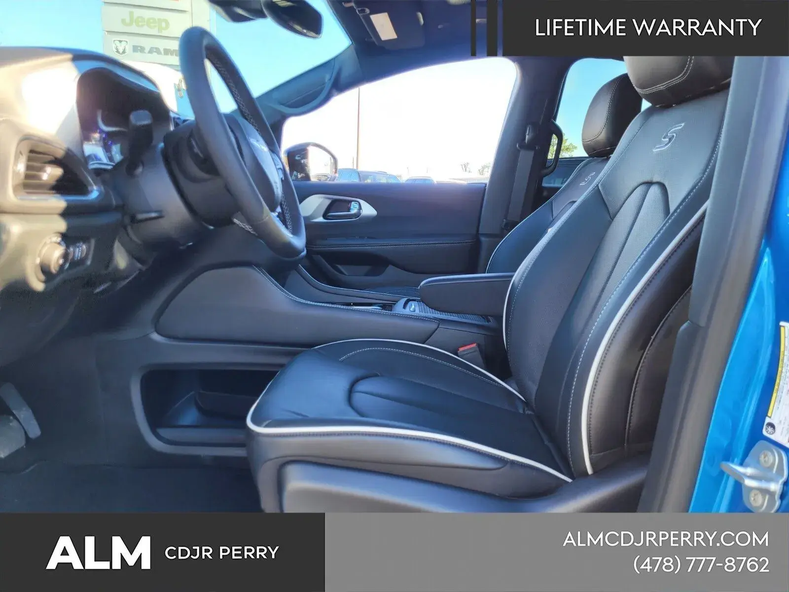 2026 Chrysler Pacifica Limited photo 3