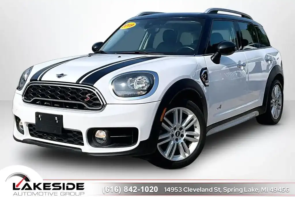 2019 MINI Countryman Cooper S ALL4 Signature's photo