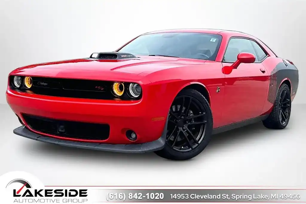 2016 Dodge Challenger HEMI Scat Pack Shaker 392's photo