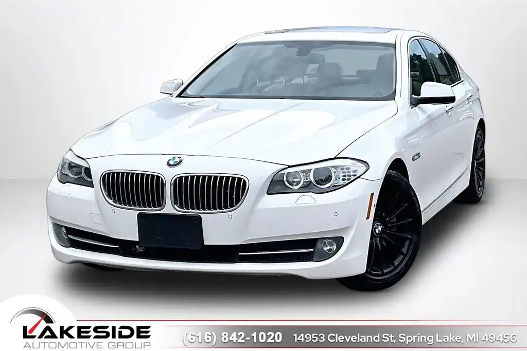 2013 BMW 5 Series 535i xDrive Sedan's photo