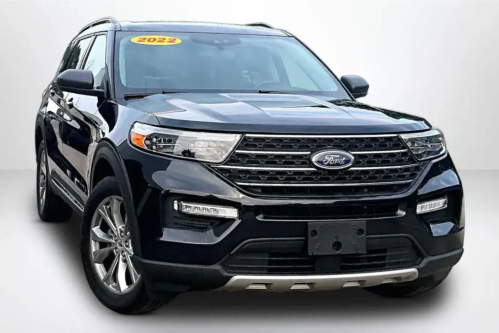 2022 Ford Explorer XLT 4WD photo 3