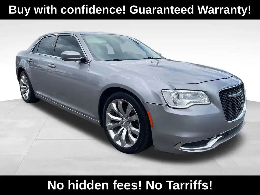 2017 Chrysler 300 Limited's photo