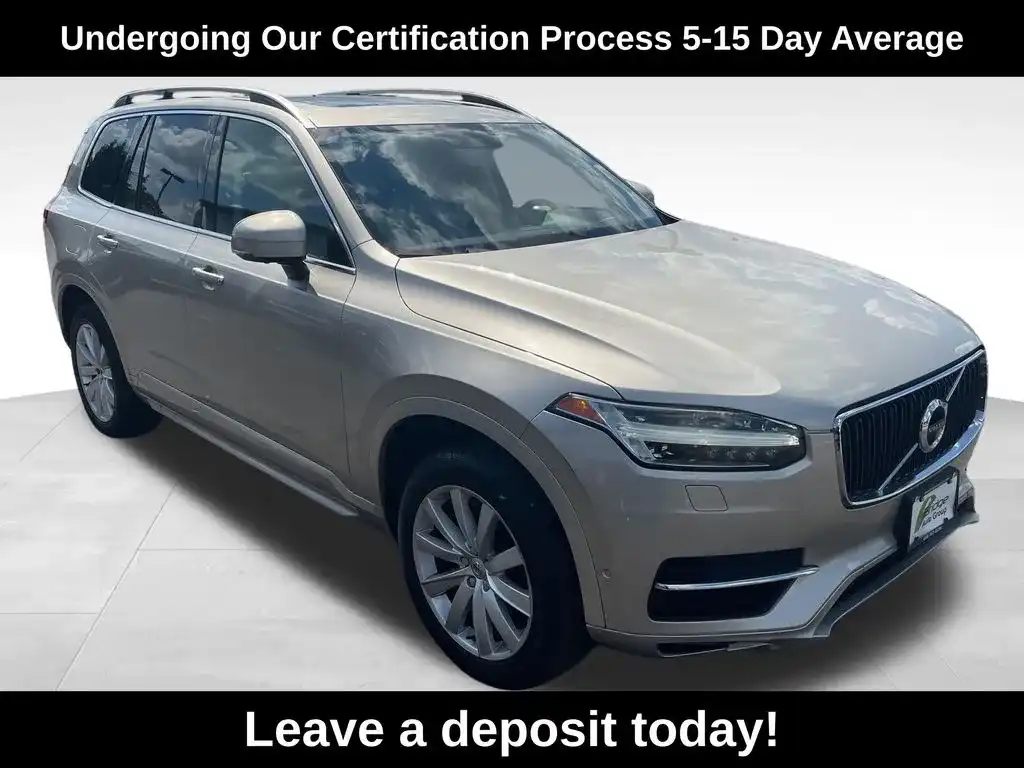 2016 Volvo XC90 T6 AWD Momentum's photo