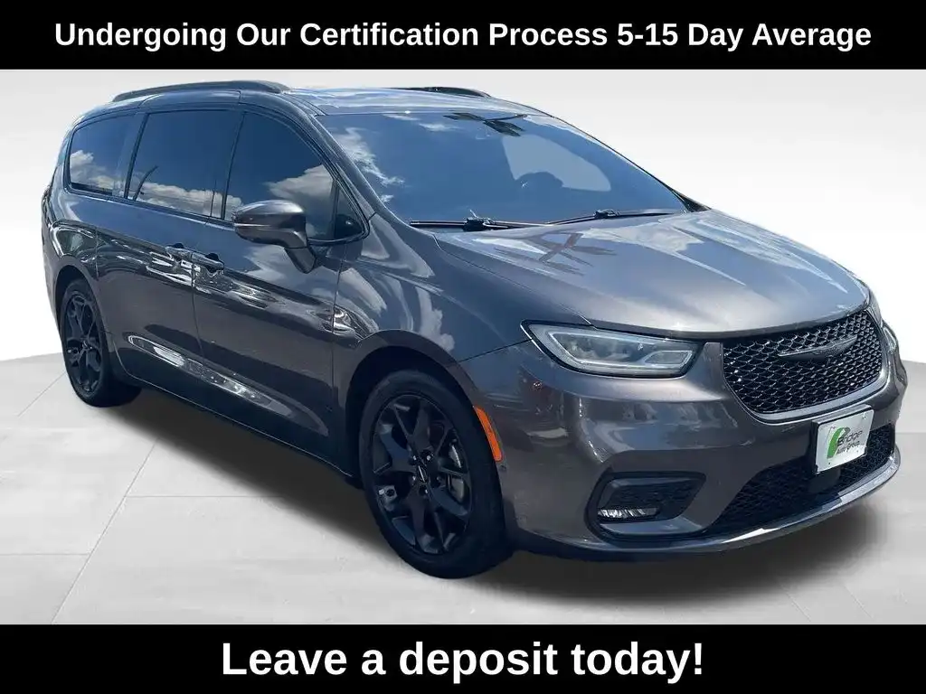 2022 Chrysler Pacifica Limited's photo