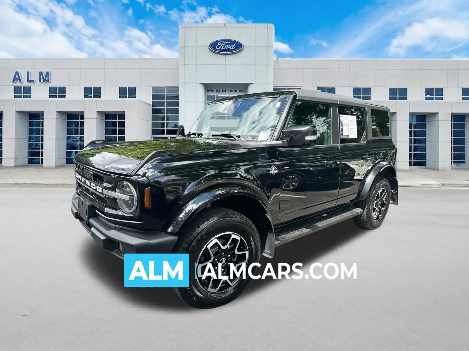 2024 Ford Bronco Outer Banks 4WD 4-door's photo