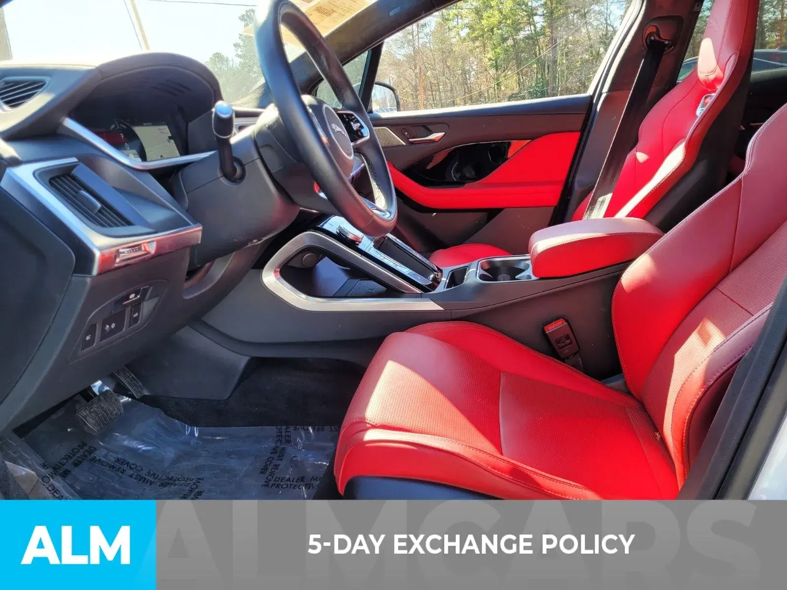 2024 Jaguar I-PACE EV 400 R-Dynamic HSE photo 3
