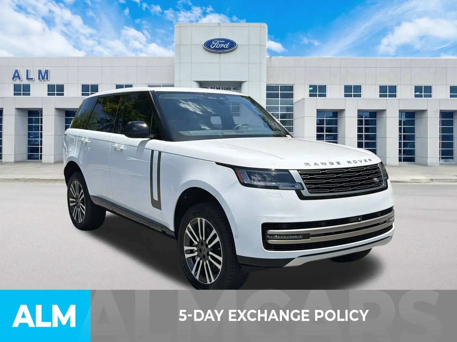 2024 Land Rover Range Rover 4.4 SE SWB photo 3