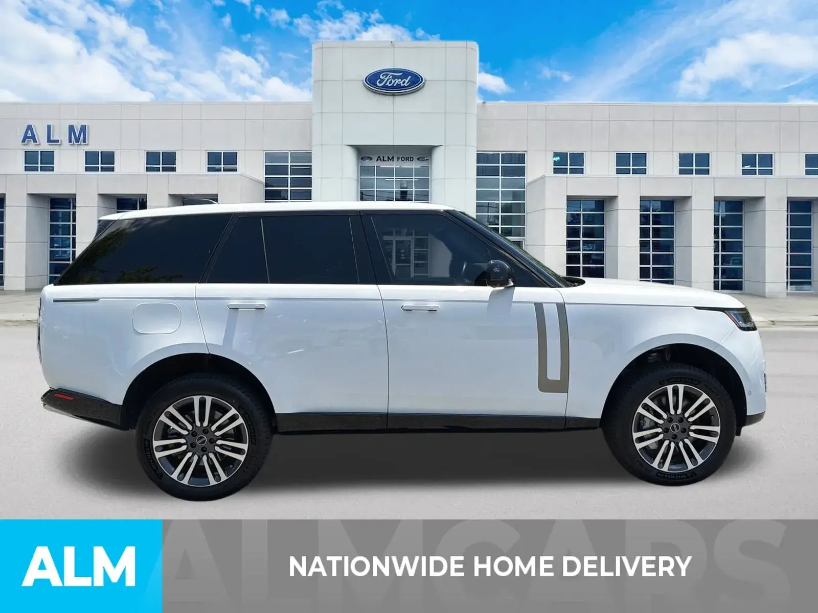 2024 Land Rover Range Rover 4.4 SE SWB photo 4