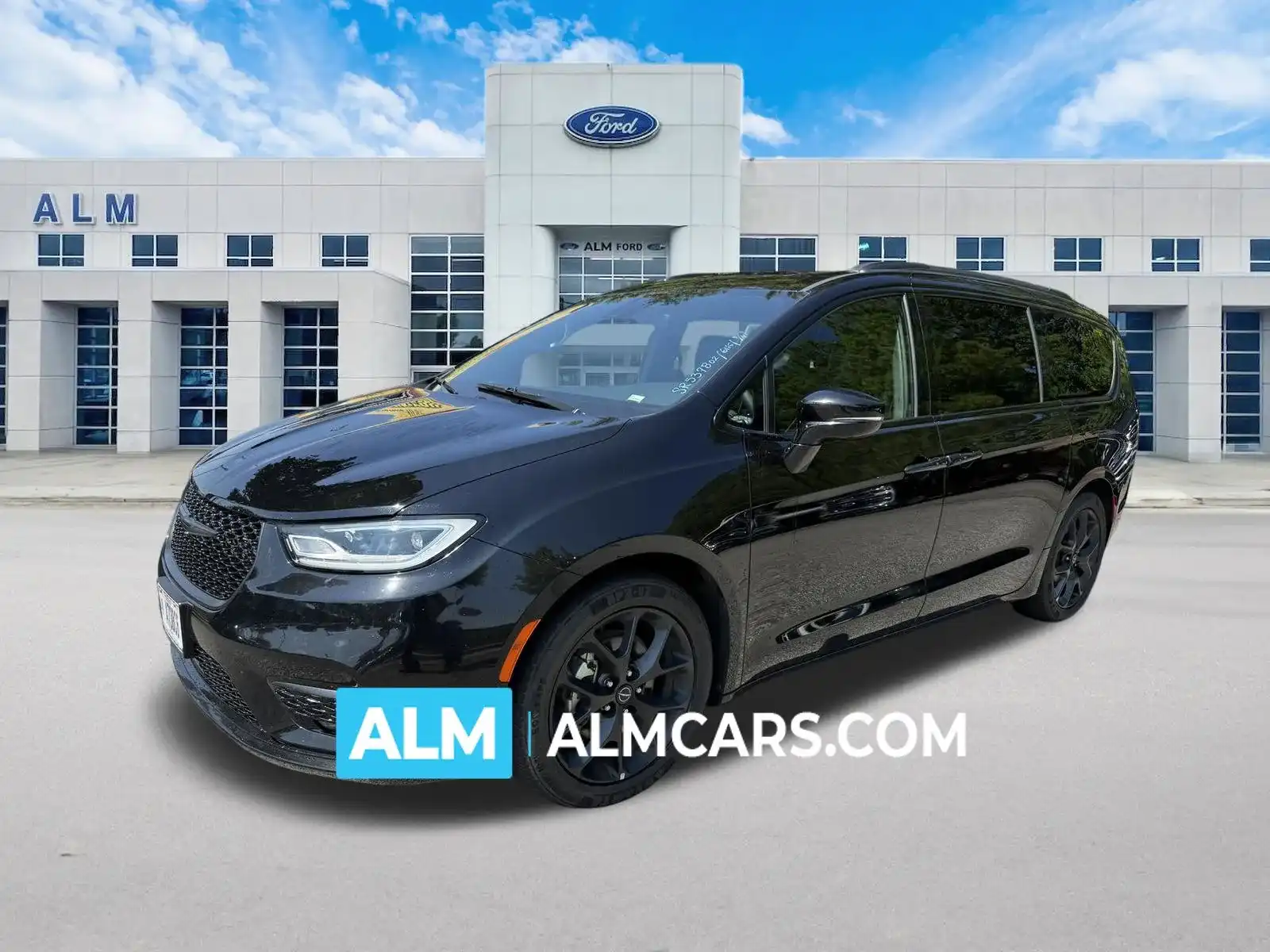 2025 Chrysler Pacifica Limited's photo
