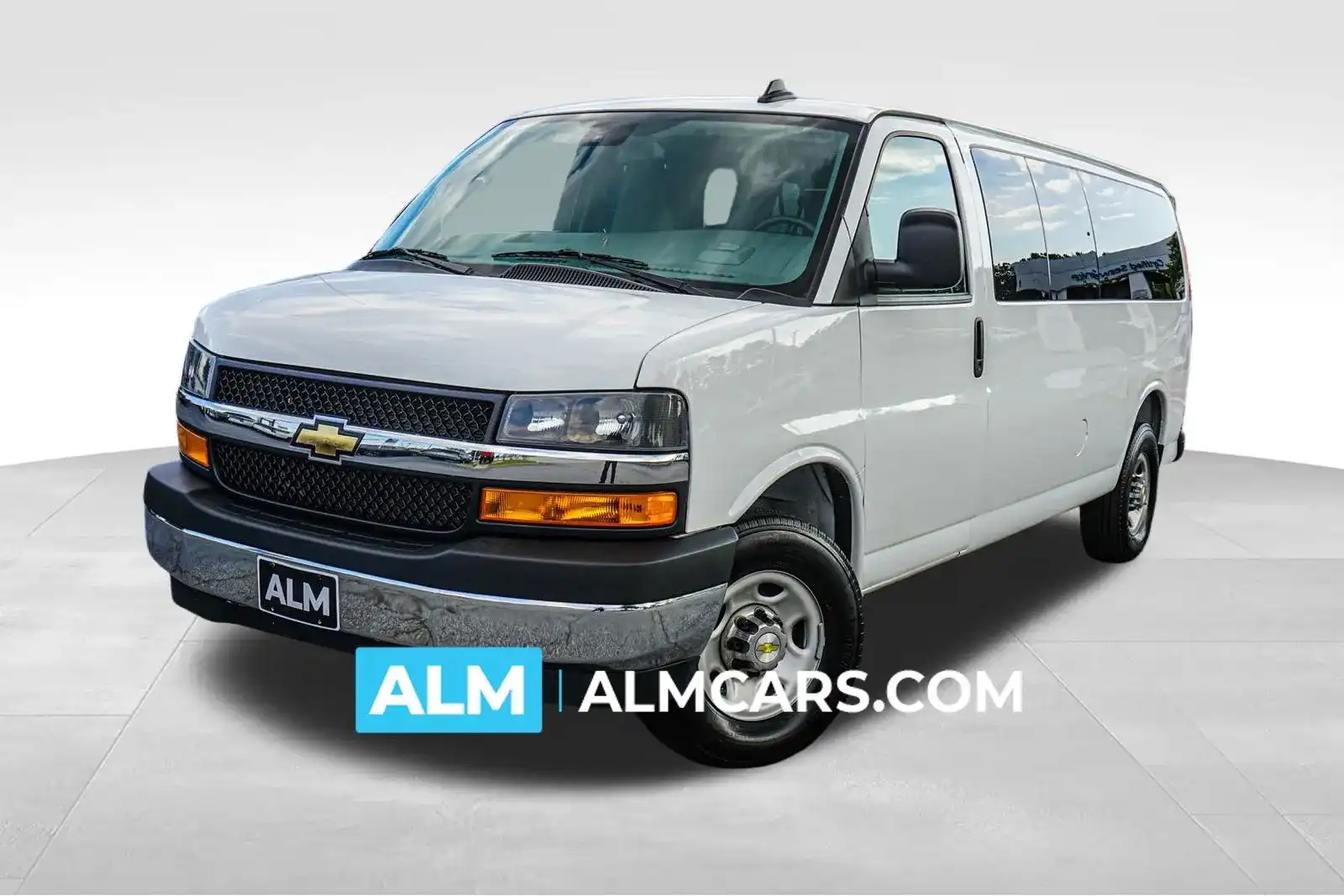2025 Chevrolet Express LT 3500 Extended's photo