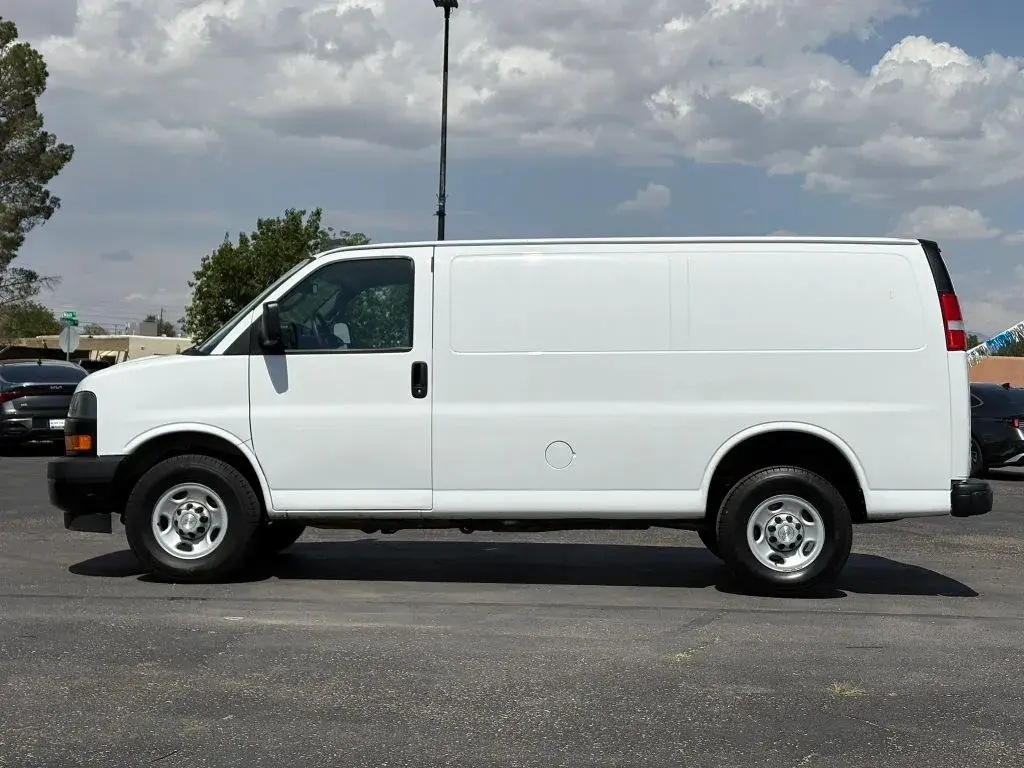2021 Chevrolet Express Work Van HD 2500 photo 4