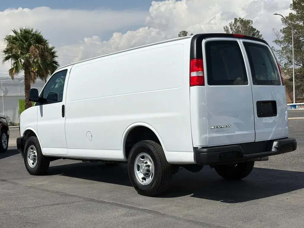 2021 Chevrolet Express Work Van HD 2500 photo 5