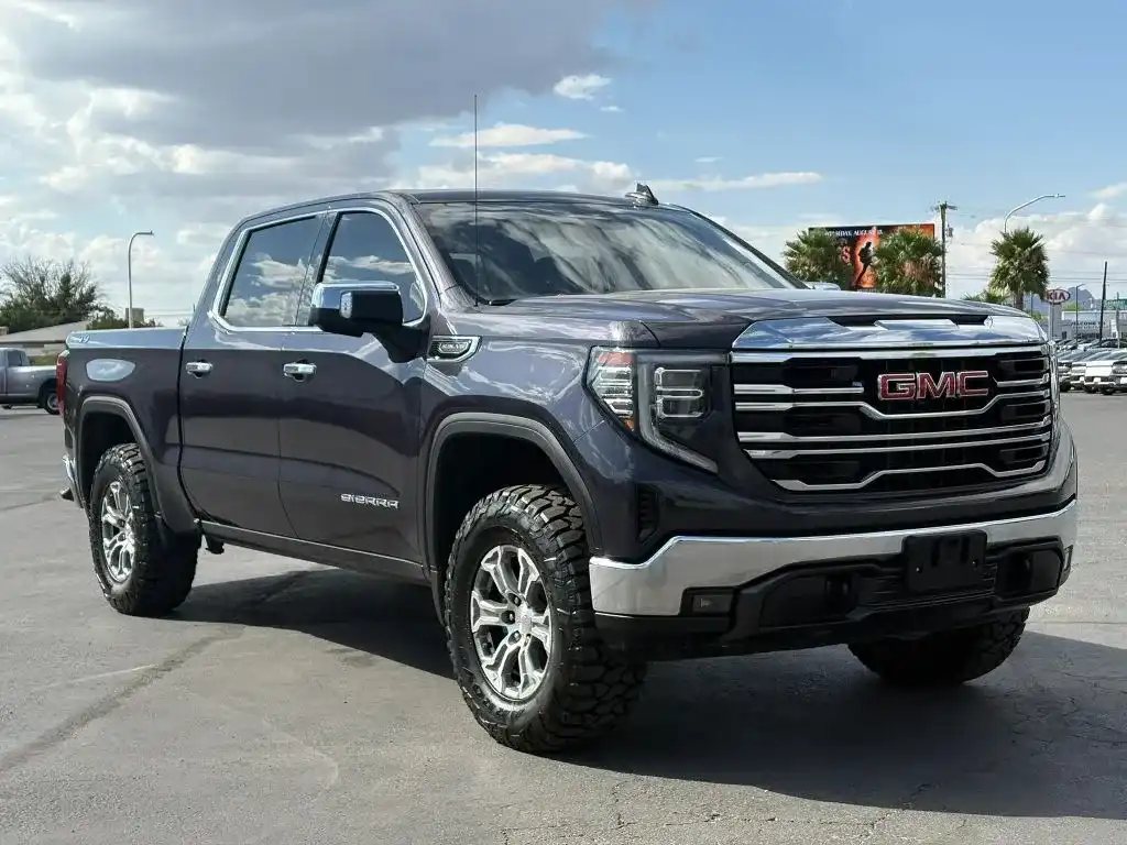 2025 GMC Sierra 4WD Crew Cab Short Box SLT's photo