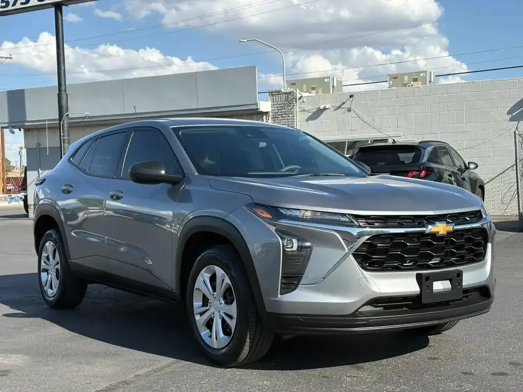 2025 Chevrolet Trax LS's photo