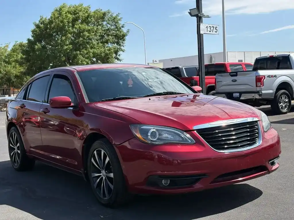 2013 Chrysler 200 Limited's photo